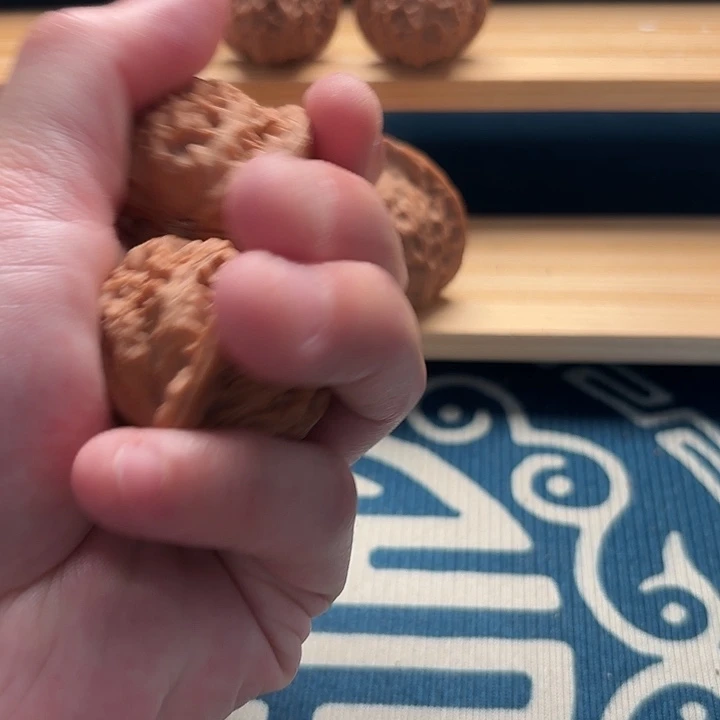 吊坠桃核望月虎头