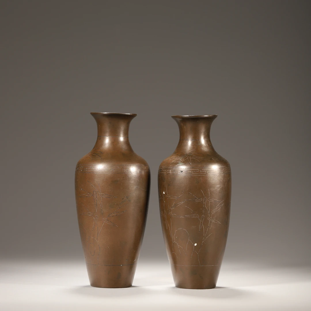 Lot37明代 铜错银石叟款竹节纹瓶一对