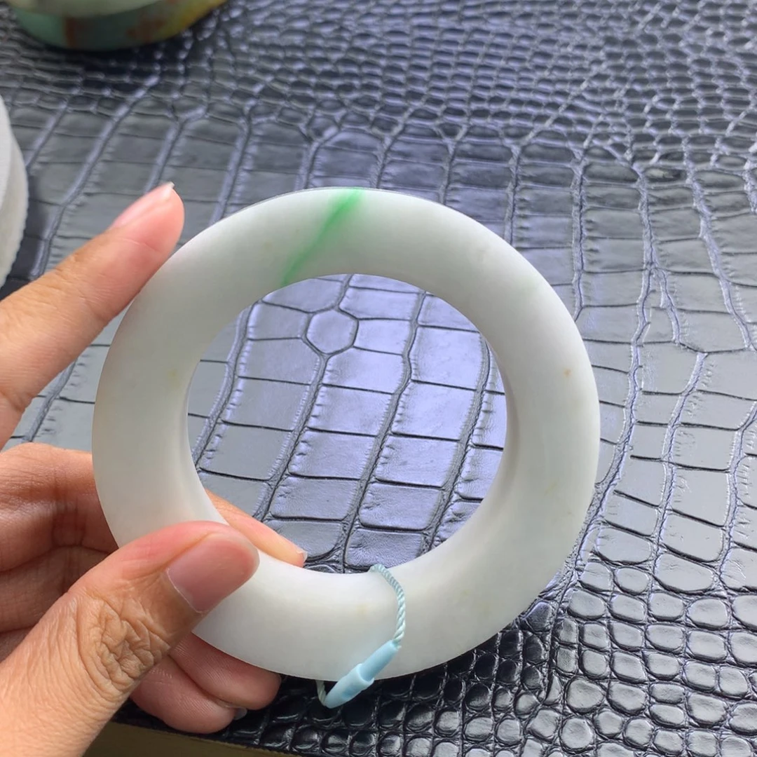 o***s定制翡翠未镶嵌翡翠手镯