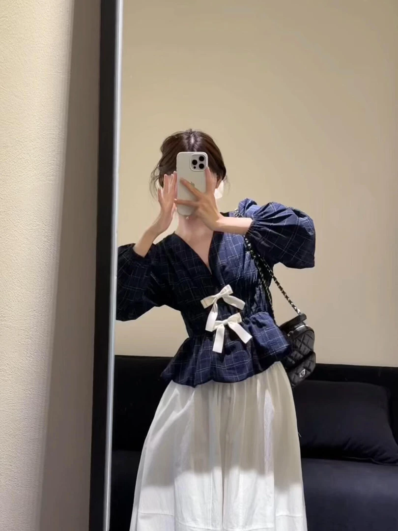 2025秋季法式甜美减龄收腰v领蝴蝶结格纹衬衫上衣花苞半身裙套装