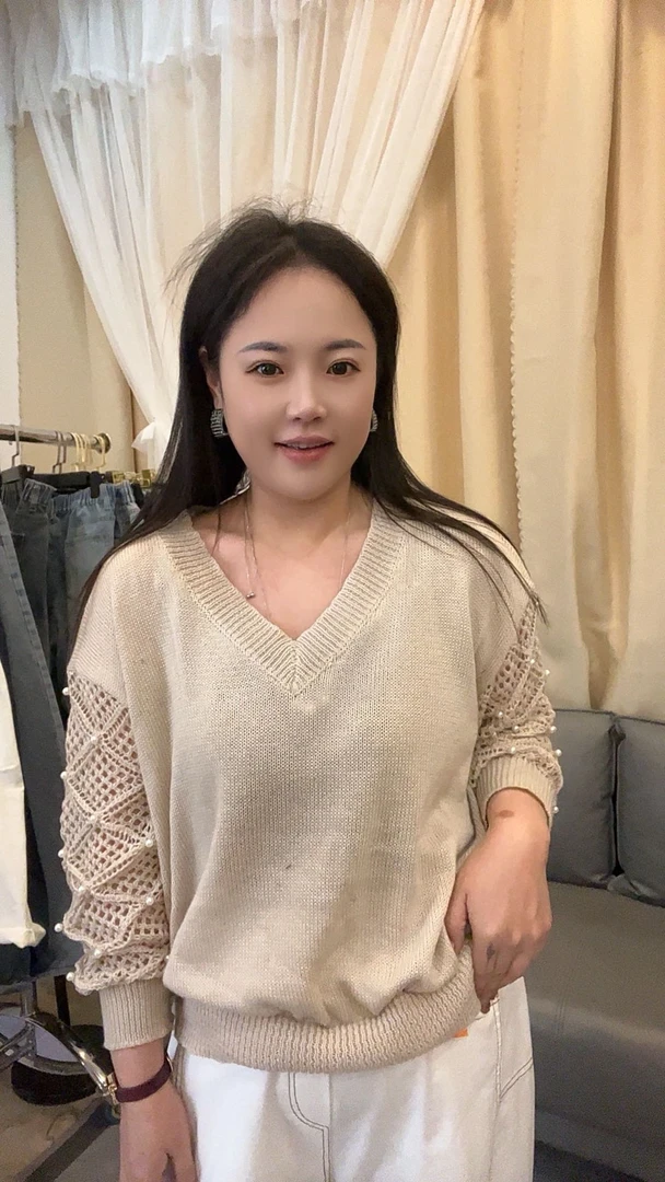 v领针织珍珠镂空针织衫