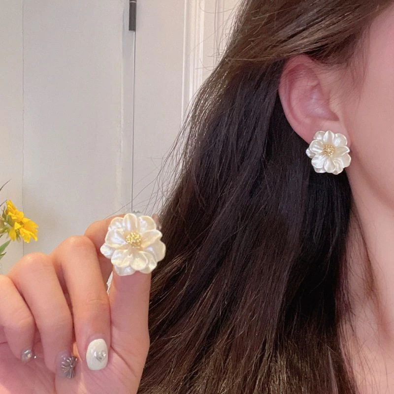 合金树脂耳饰 森系栀子花耳钉百搭气质小众甜美小清新花朵耳饰