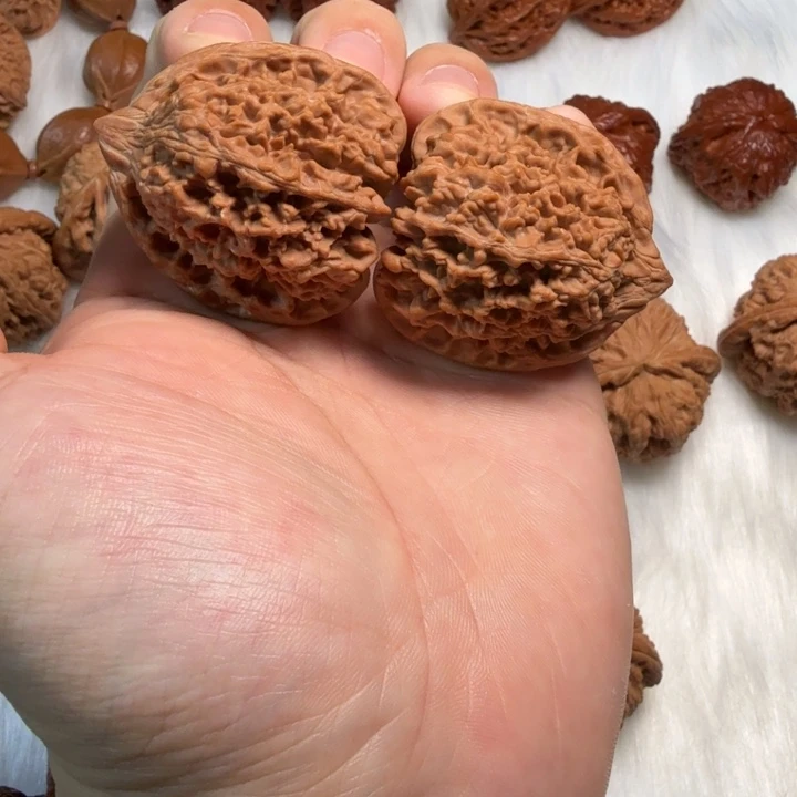 羊***.文玩核桃吊坠满天星