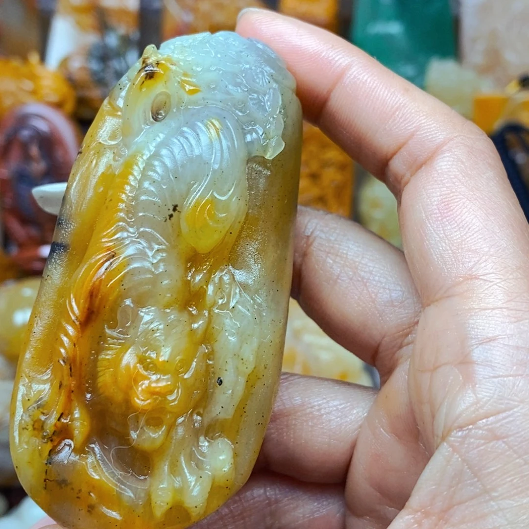 石英质玉（黄龙玉）未镶嵌颈饰