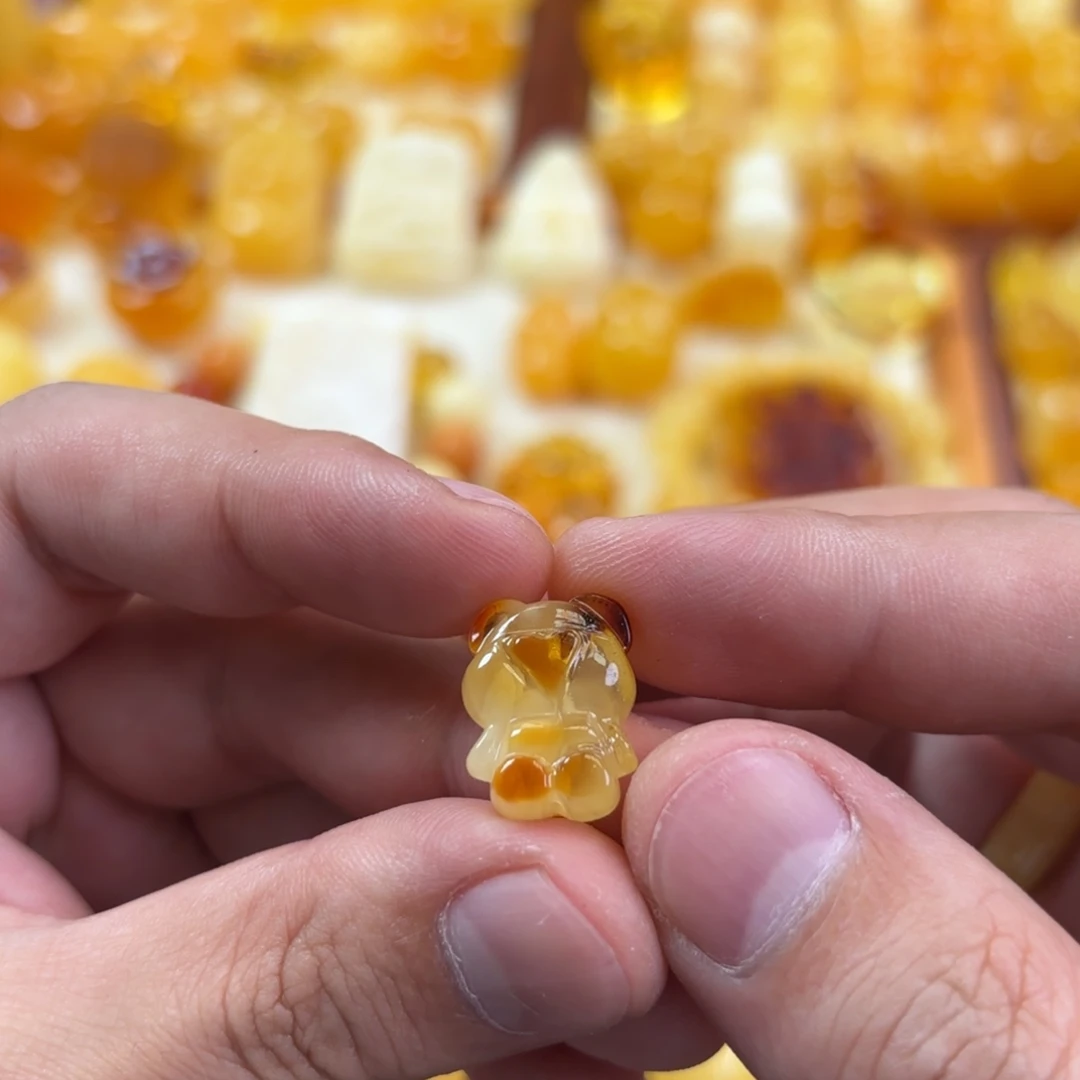 蜜蜡未镶嵌裸石小熊