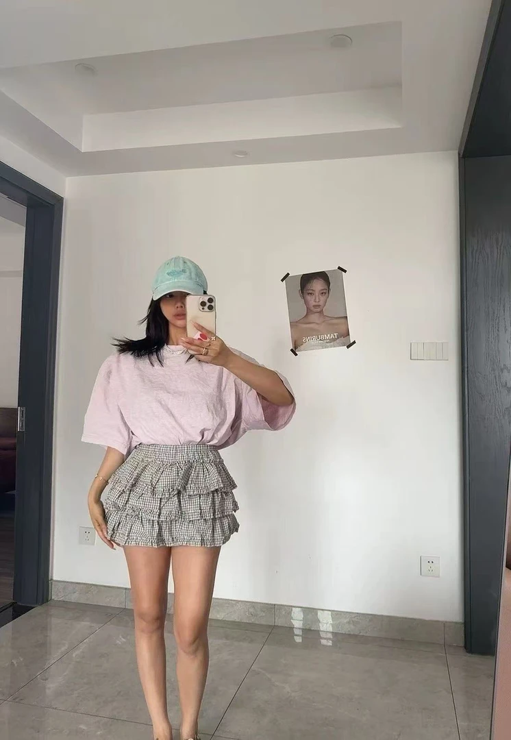 模特自留款 宽松版型舒服粉色T恤加格子辣妹短裙 分开拍