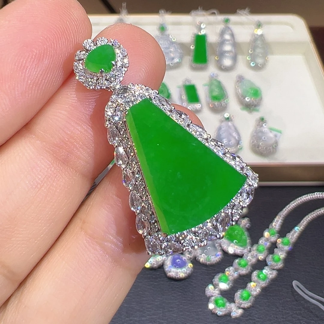 翡翠18K金镶嵌颈饰