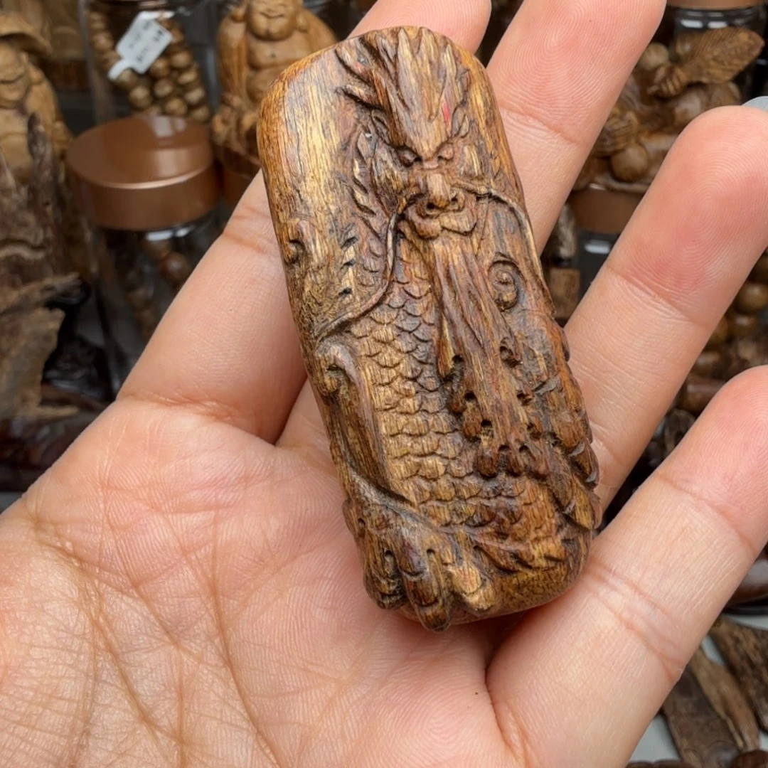 沉香沉香碎屑惠安龙手把件 12.5 克