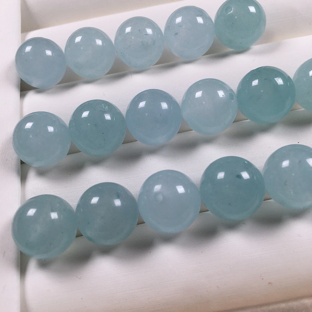 卡12左右 缅料天然A货 蓝白冰翡翠圆珠散珠-多样性发一颗