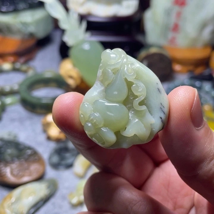 【闪购商品】未镶嵌岫岩老玉（透闪石质玉）挂件