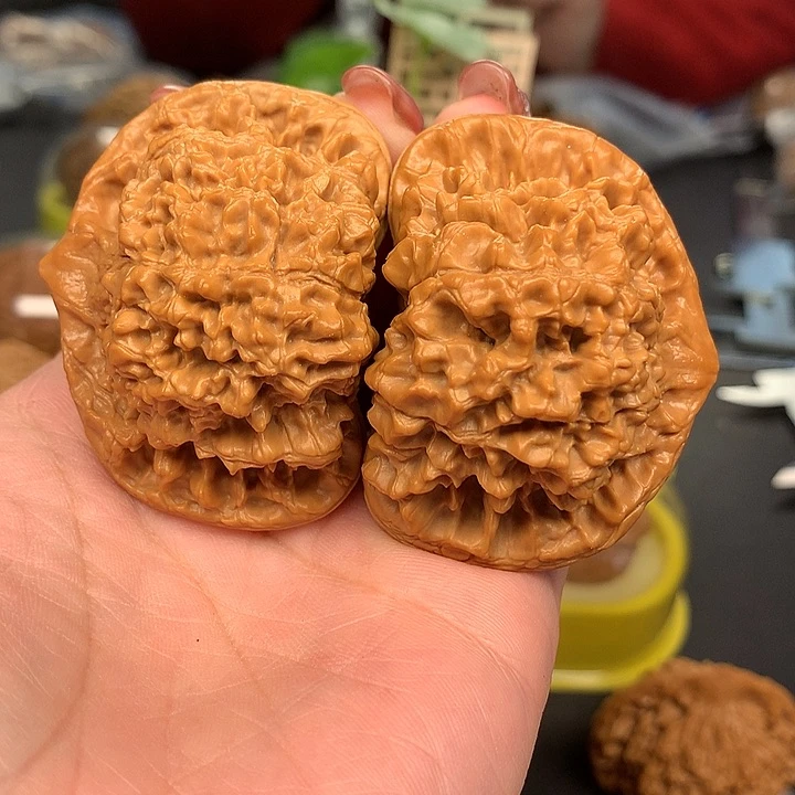 文玩核桃吊坠：****52.8官帽