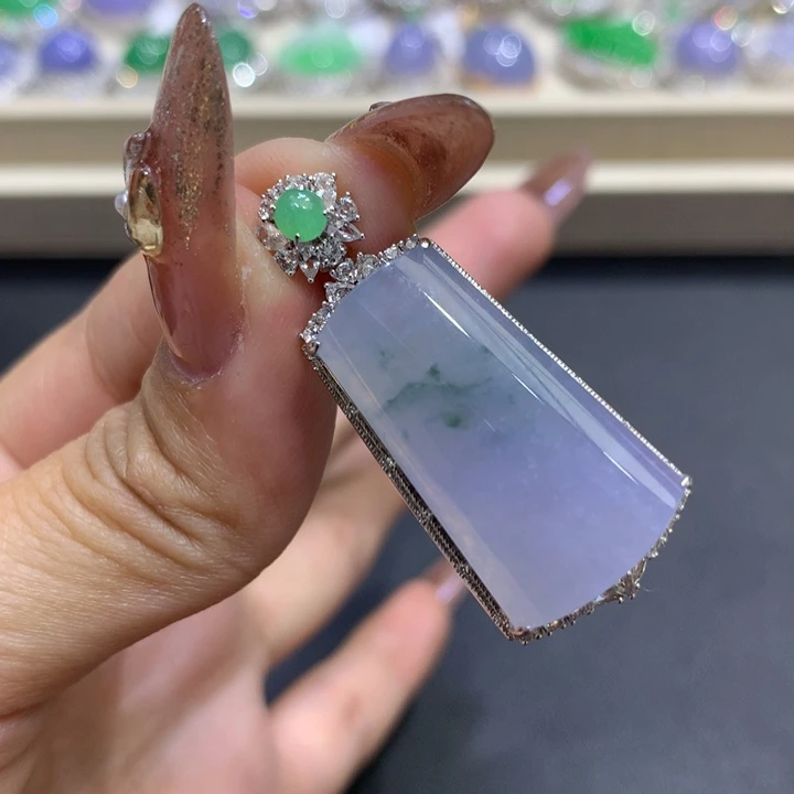 翡翠颈饰18K金镶嵌翡翠