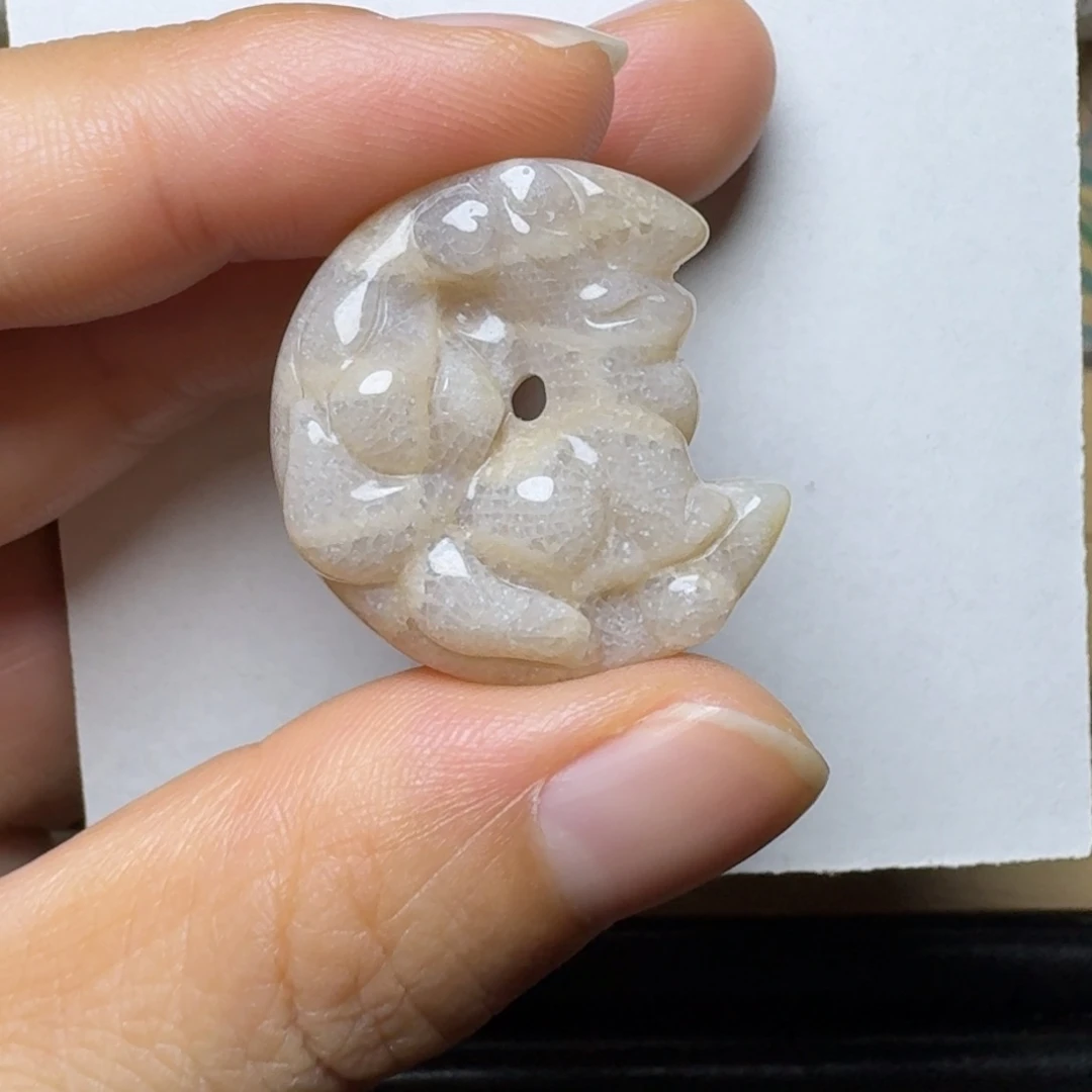 硅化玉打伞的九尾狐未镶嵌