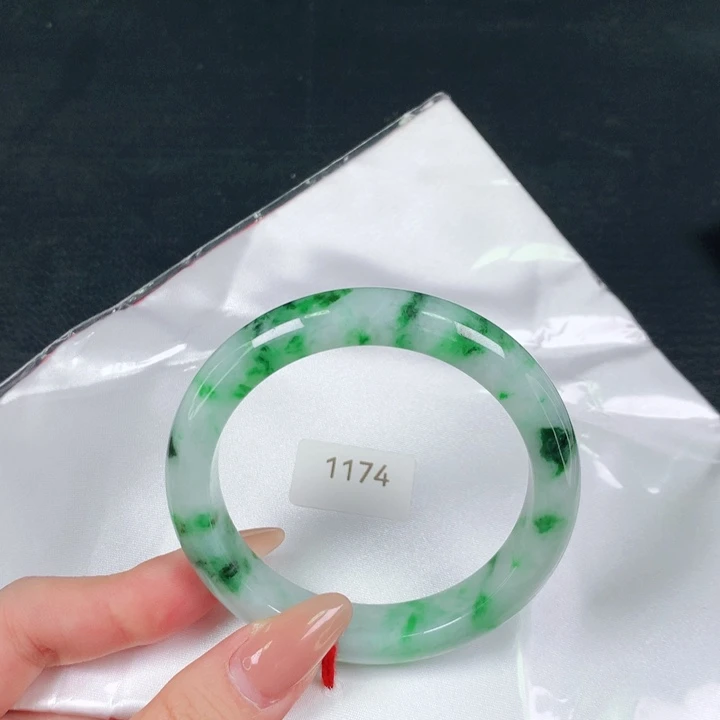 翡翠手镯未镶嵌天然翡翠手镯04