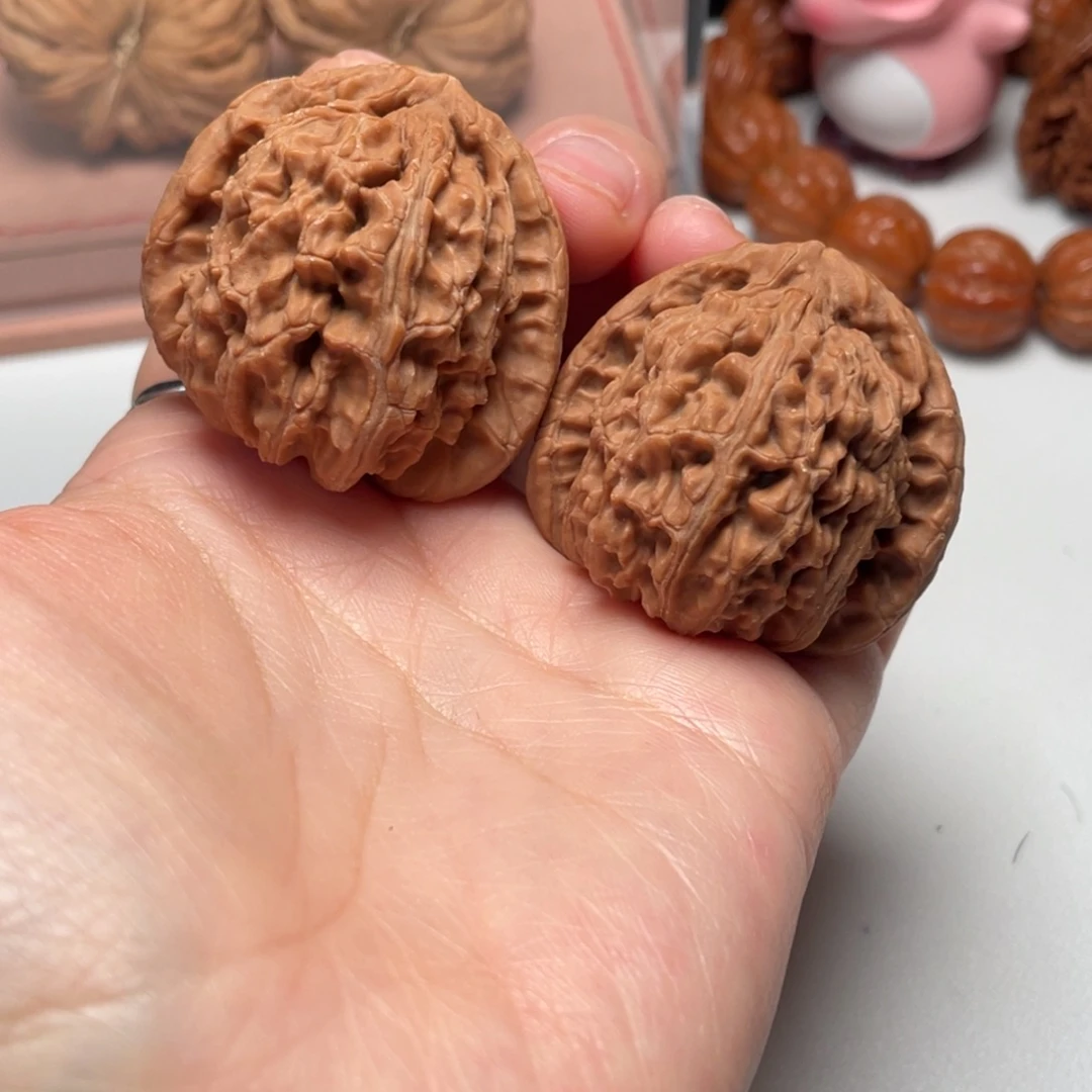 文玩核桃吊坠白狮子40