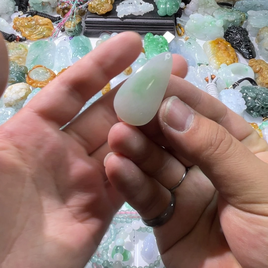 翡翠颈饰未镶嵌天然