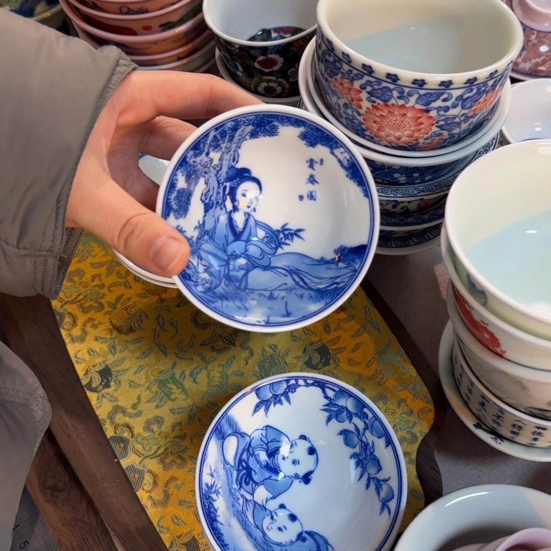 其他陶青花赏春图