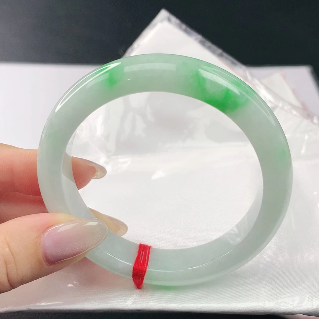 翡翠手镯未镶嵌顾**姐翡翠308