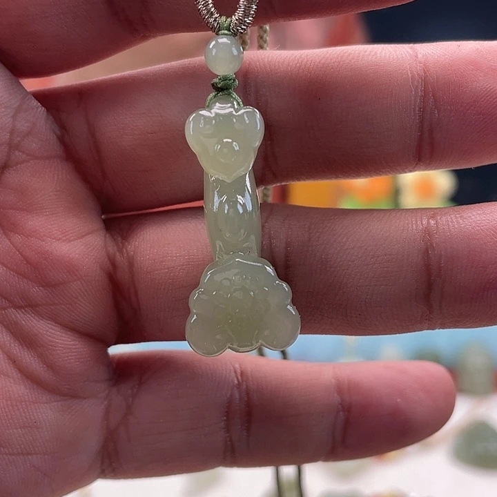 和田玉未镶嵌吊坠(赠链)