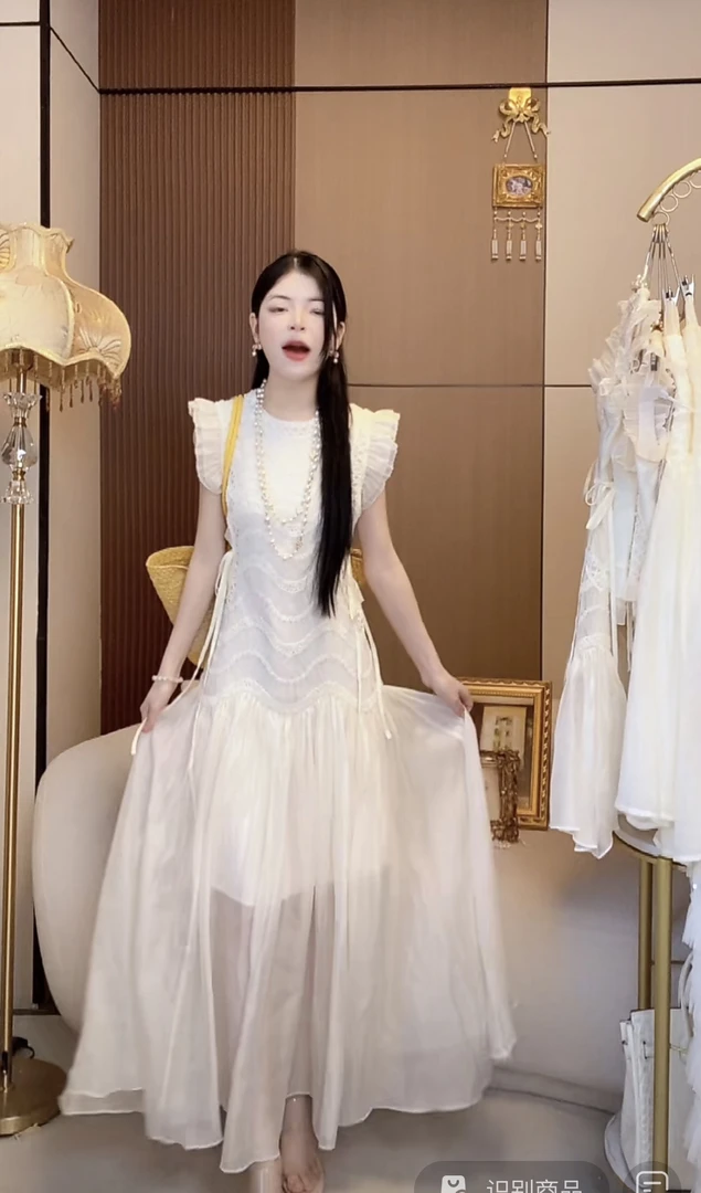 2025新款法式轻奢波浪刺绣拼接网纱圆领飞片收腰气质连衣裙