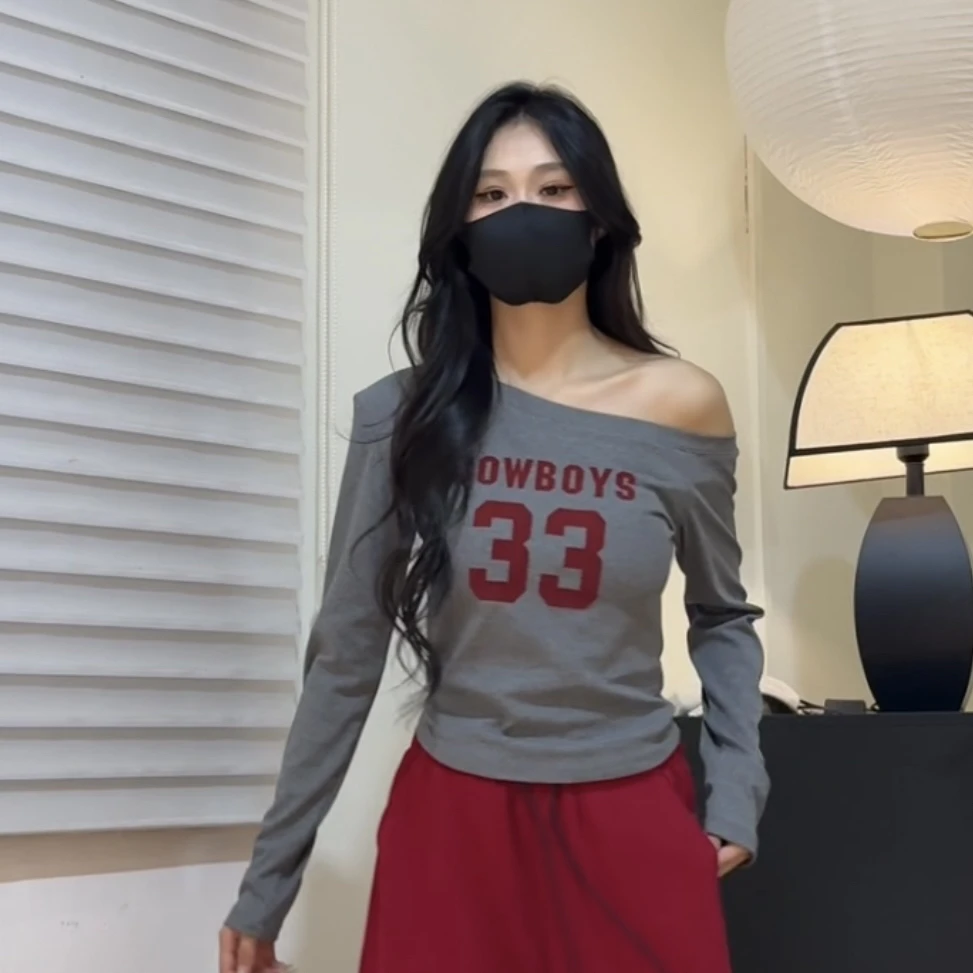 斜领印花修身型长袖字母T恤显瘦性感百搭小众