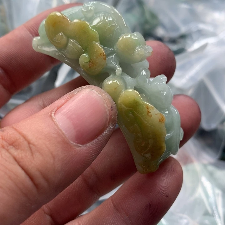 翡翠未镶嵌颈饰保真天然a货翡翠
