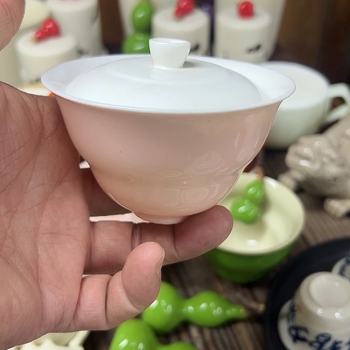 微瑕………………………….. 盖碗