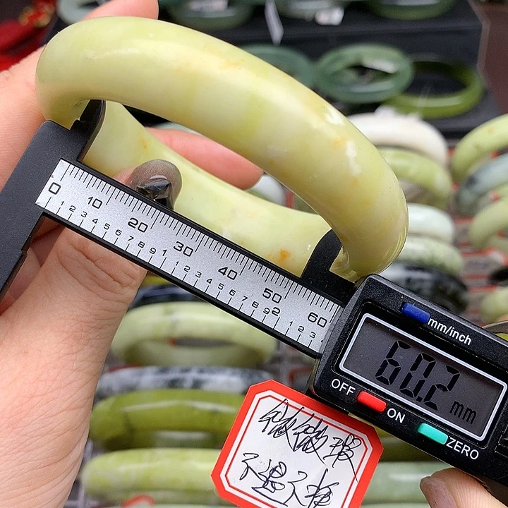 蛇纹石玉手镯未镶嵌169