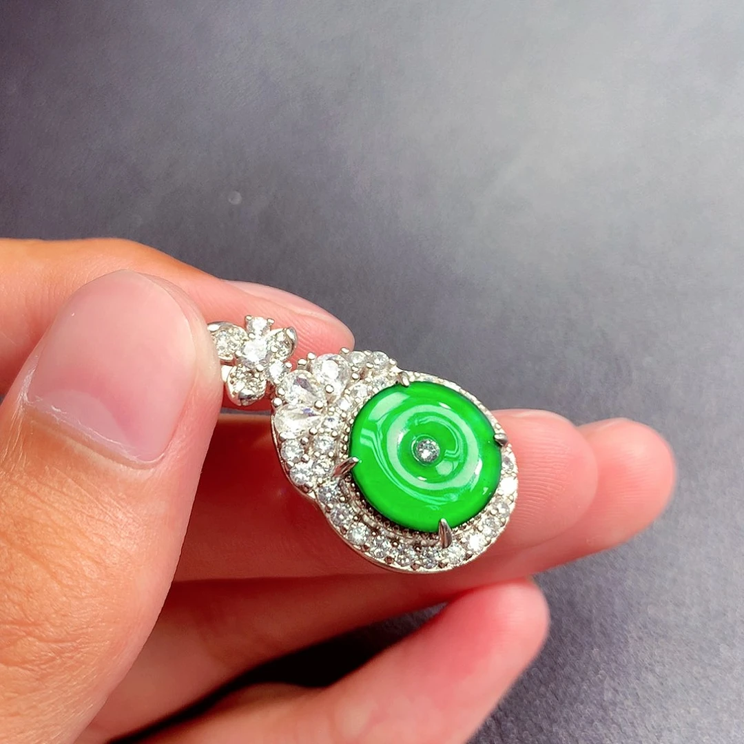 翡翠未镶嵌颈饰挂件