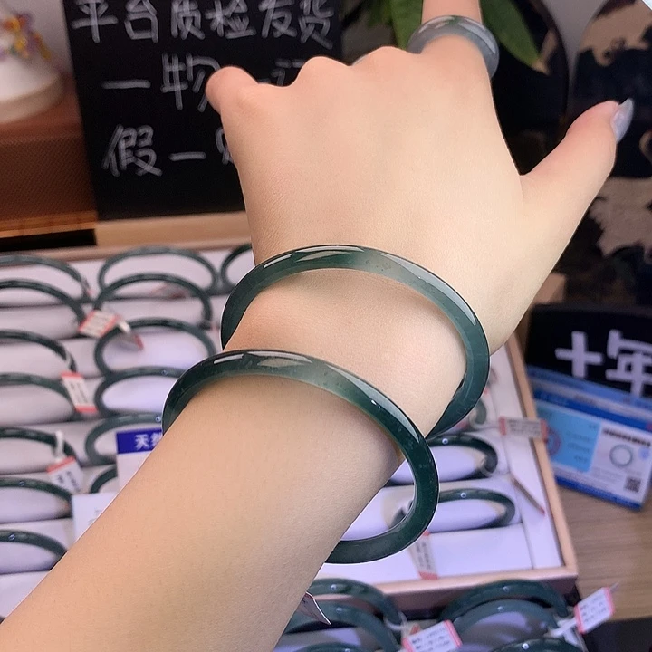 翡翠手镯未镶嵌王***城56圈口