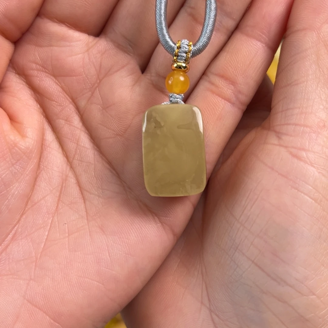 蜜蜡未镶嵌裸石微瑕