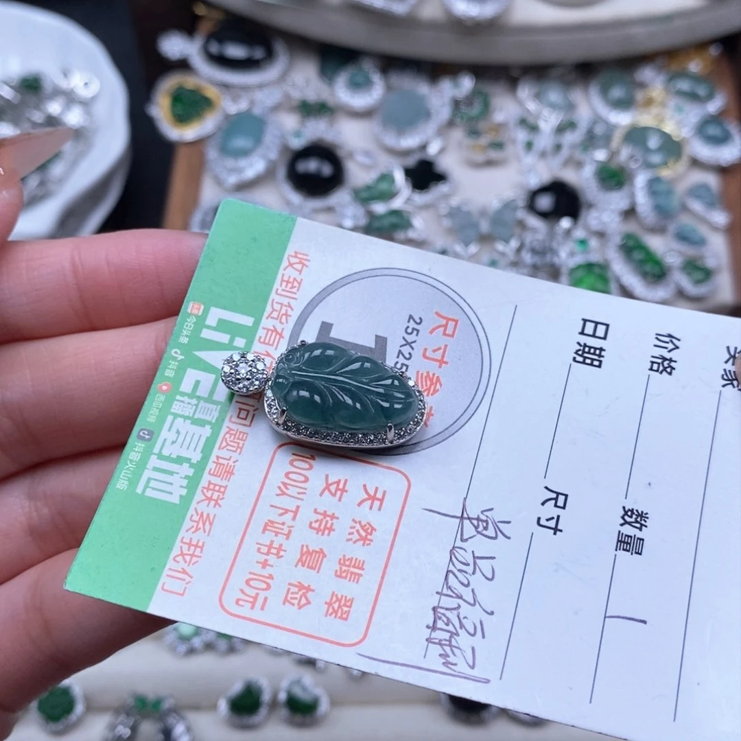 翡翠颈饰未镶嵌翡翠