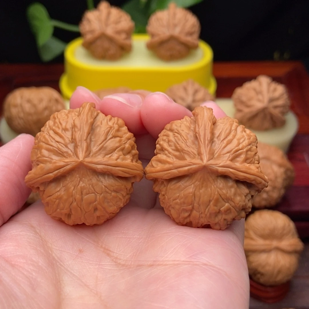 文玩核桃把件野生粗筋三棱36