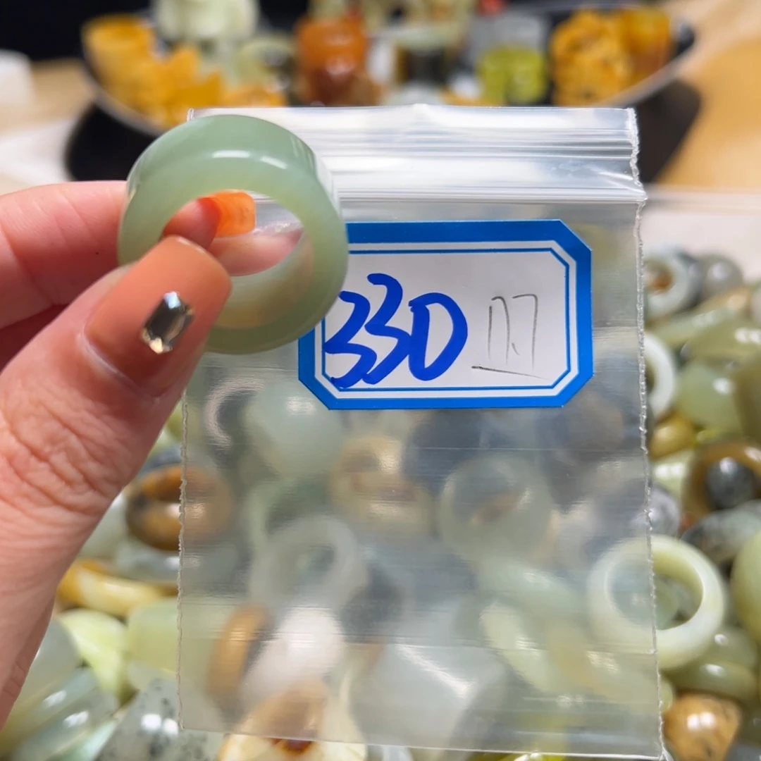 乐***怀蛇纹石玉未镶嵌戒指