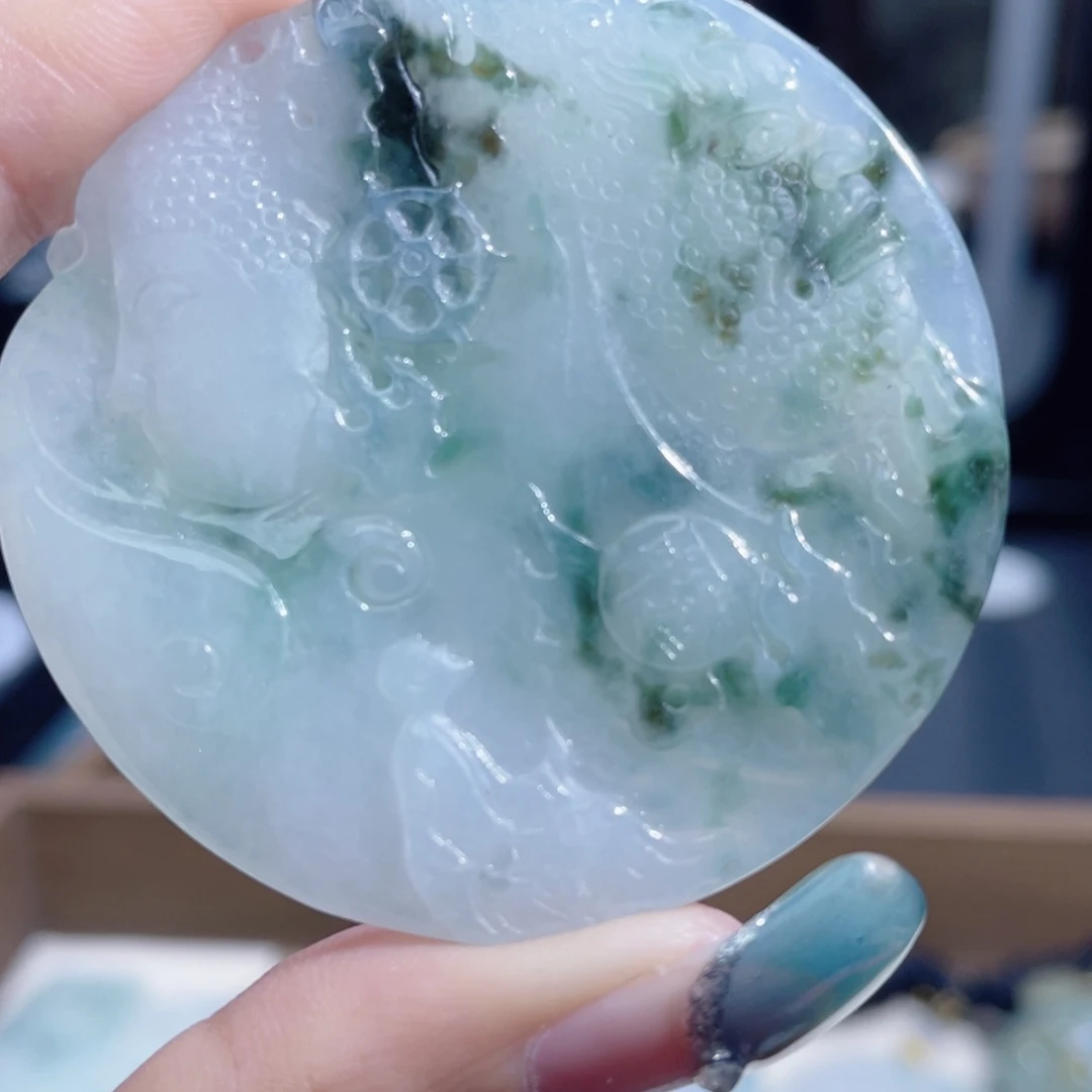 翡翠未镶嵌颈饰一念之间