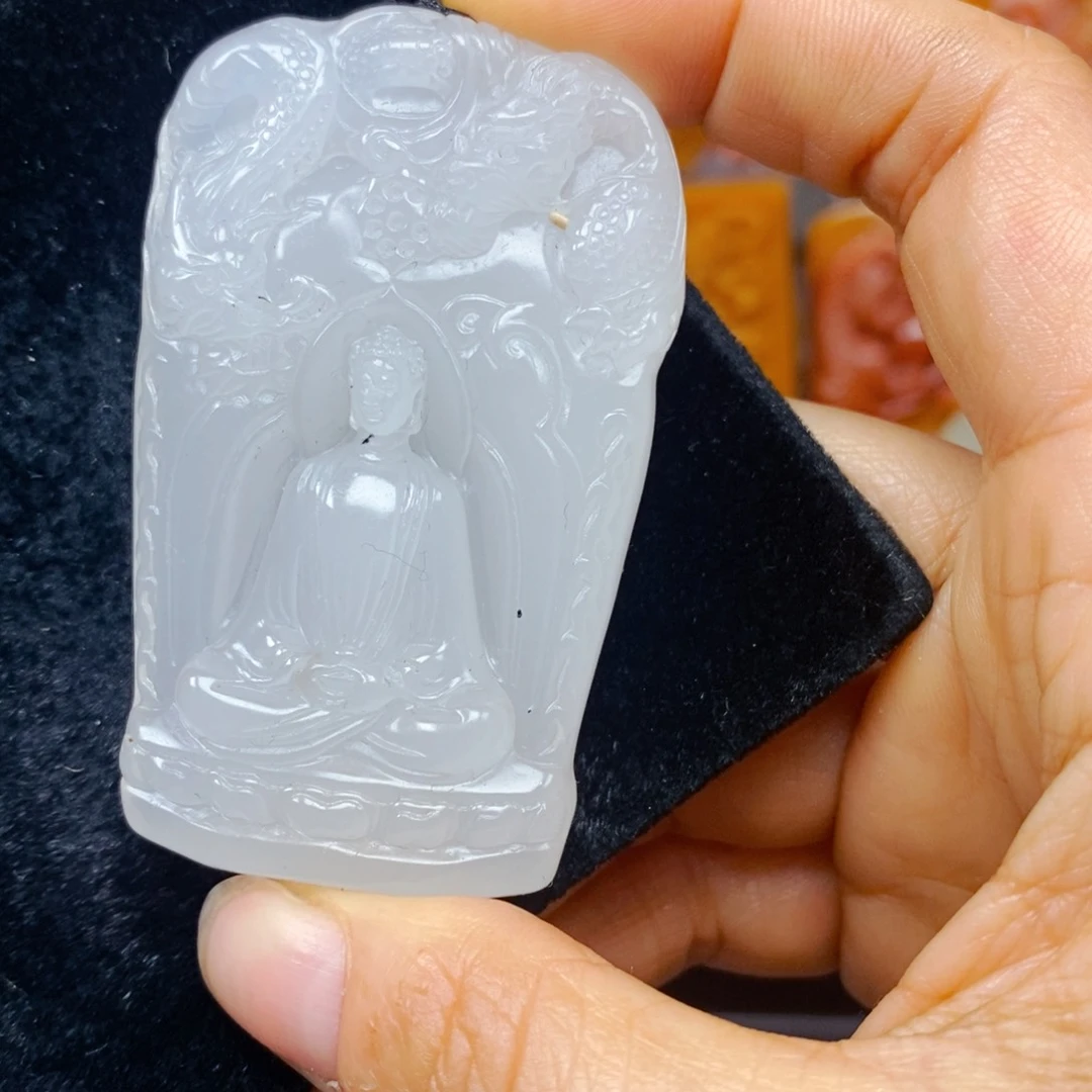 未镶嵌石英质玉（黄龙玉）颈饰