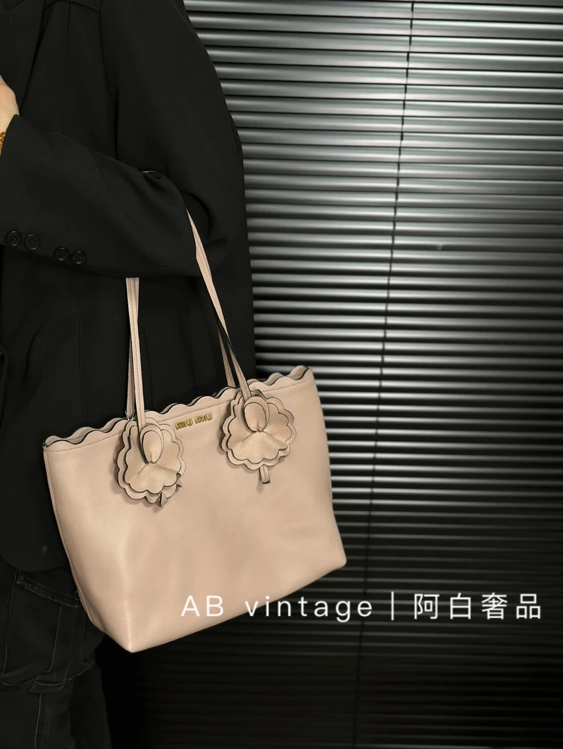 95新 MIU MIU/缪缪 阿白奢品/缪缪 花朵托特包