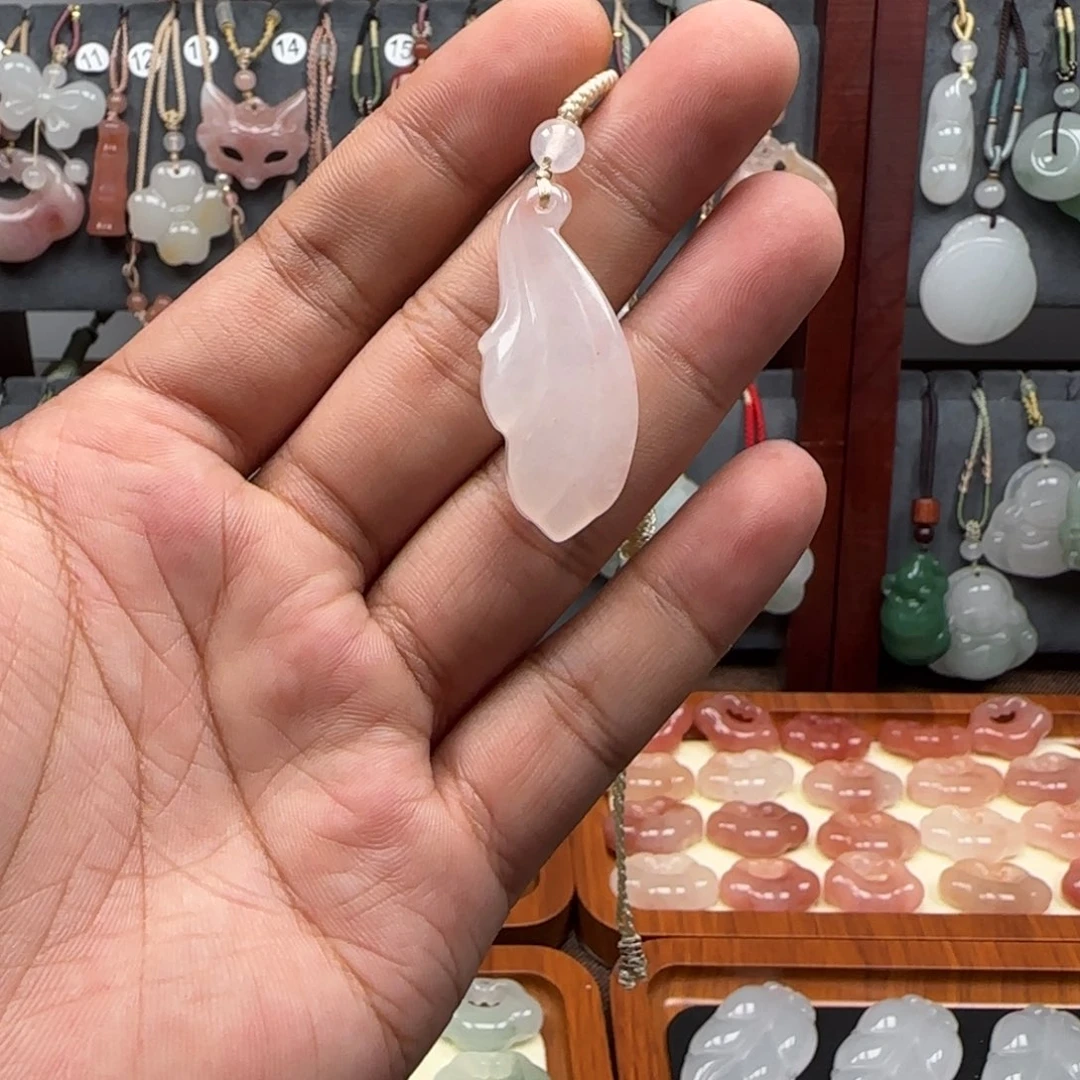 颈饰未镶嵌石英岩玉