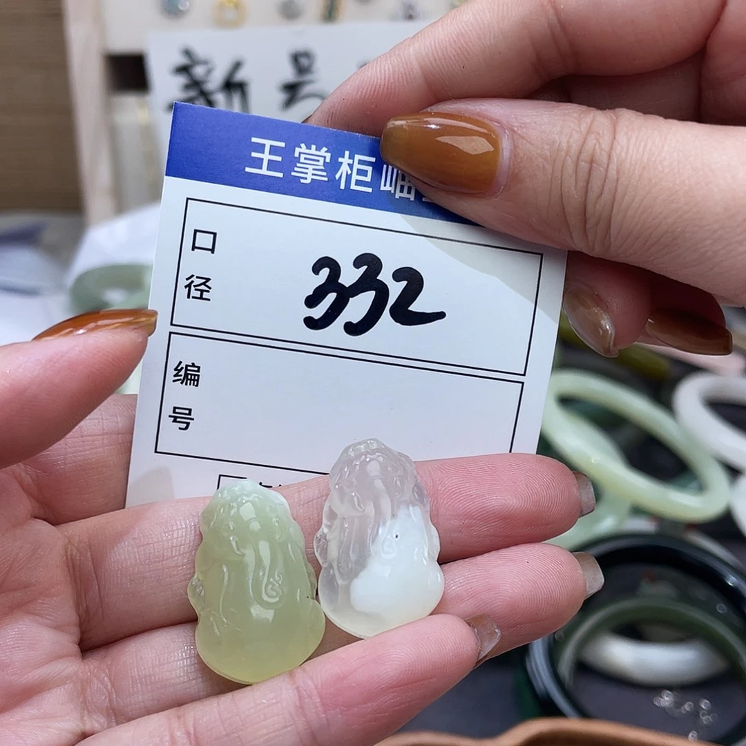 岫玉未镶嵌颈饰多样性，fayij