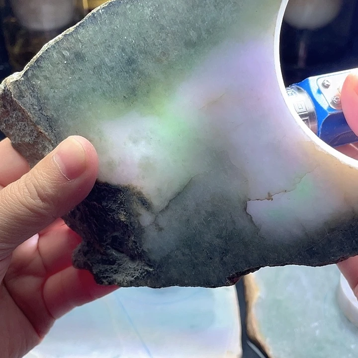 翡翠未镶嵌颈饰毛料8