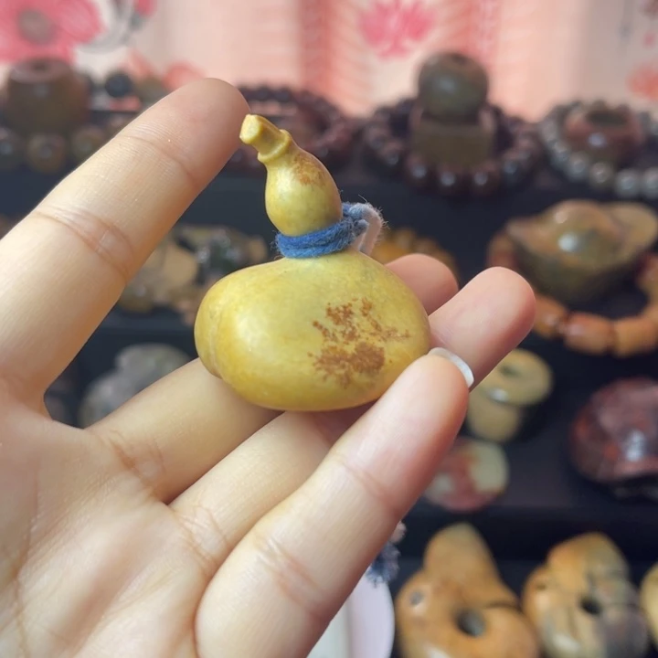 颈饰未镶嵌岫岩河磨玉（透闪石质玉）