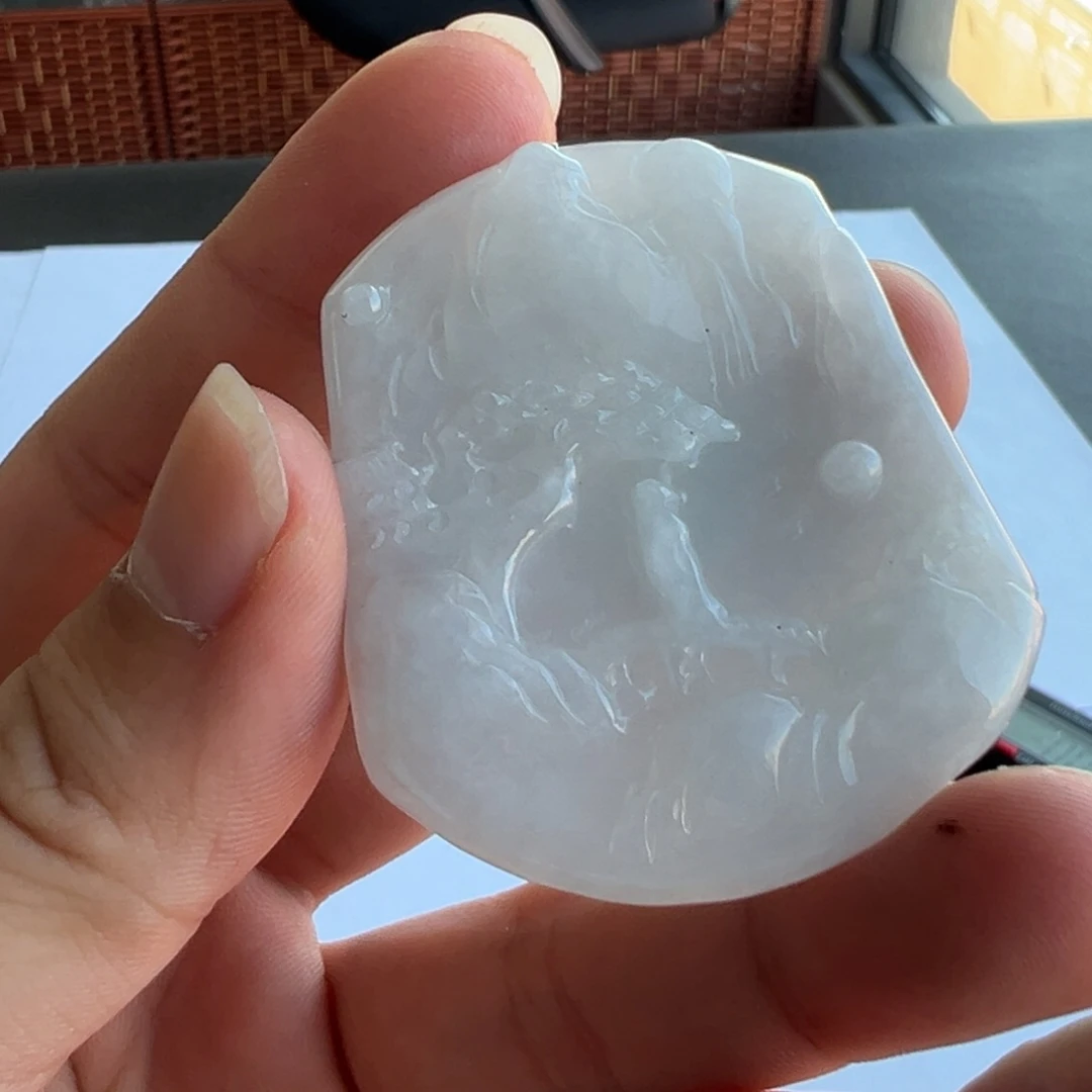 翡翠未镶嵌颈饰山水