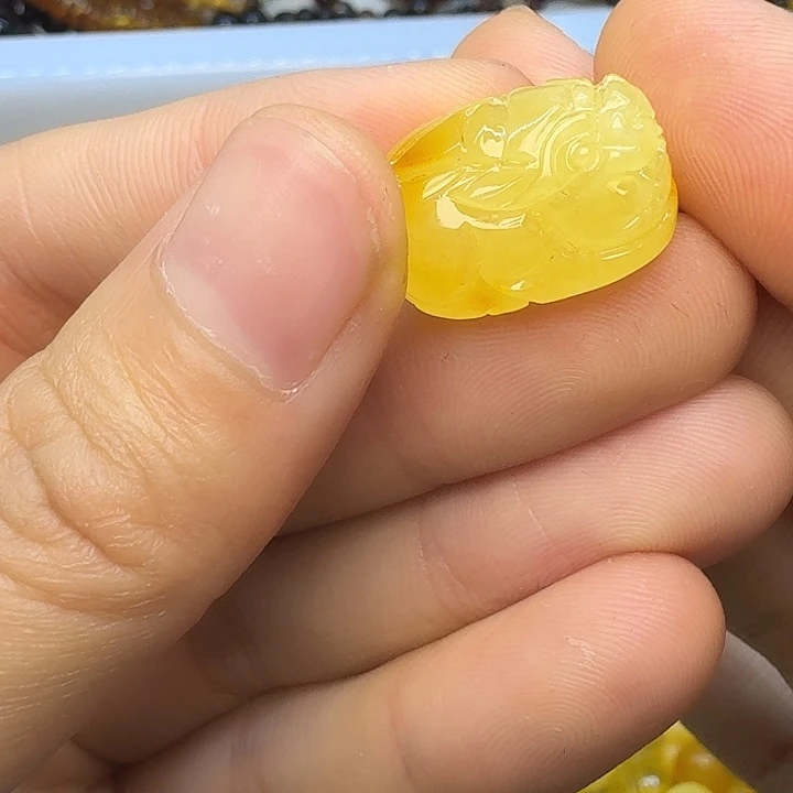 琥珀未镶嵌珠宝奇石