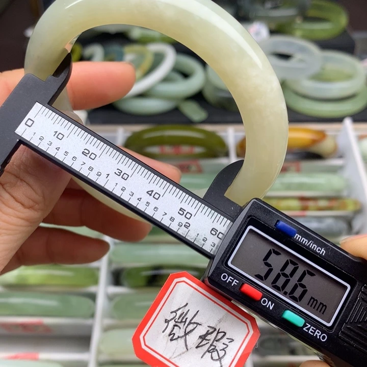蛇纹石玉未镶嵌手镯523