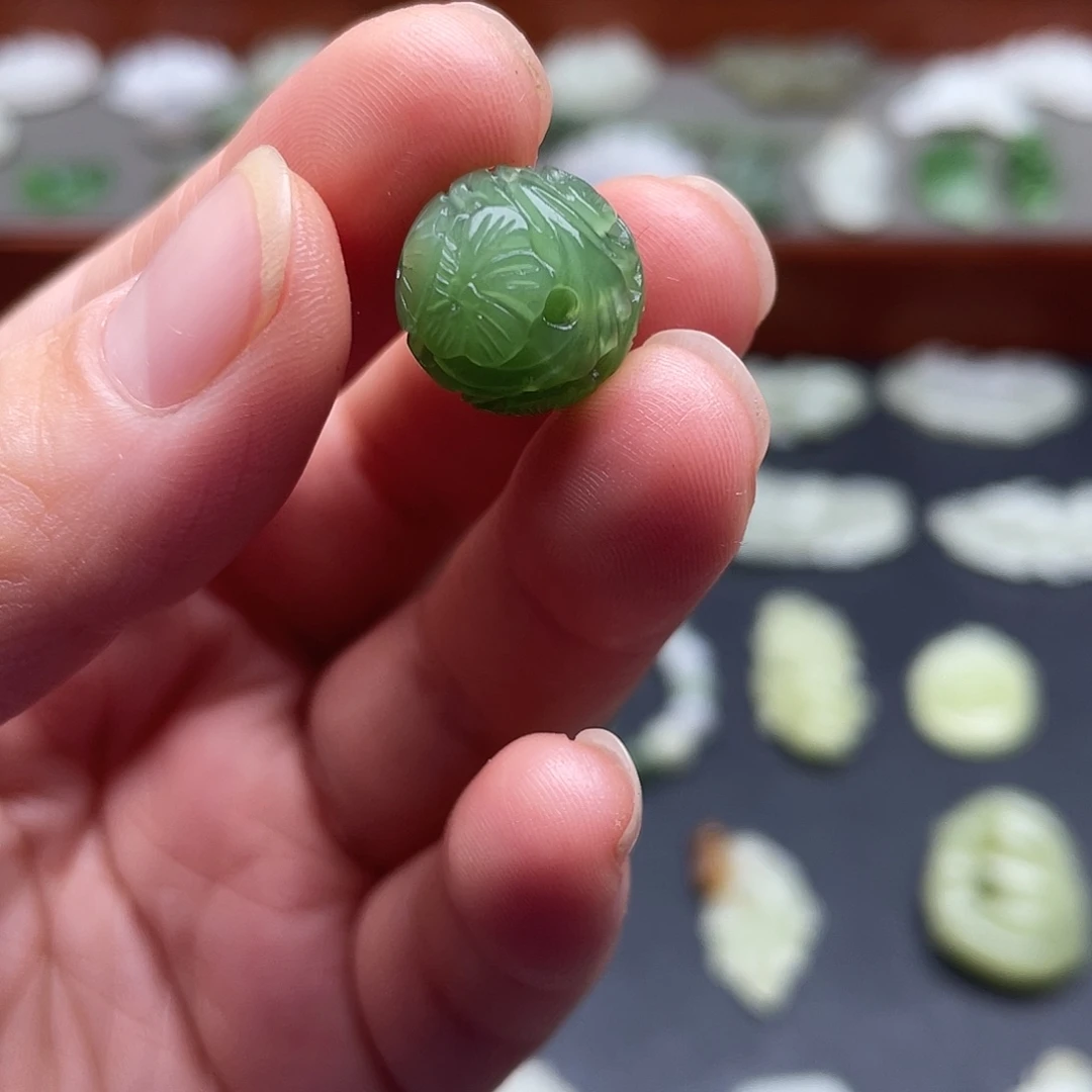 和田玉未镶嵌颈饰碧玉珠子吊坠