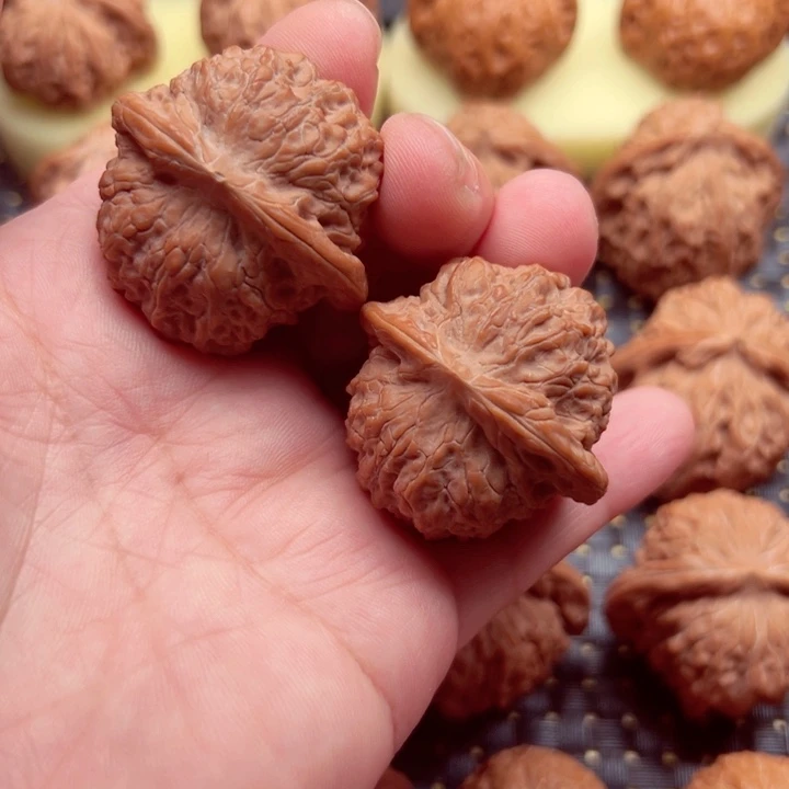 文玩核桃吊坠血麒麟39
