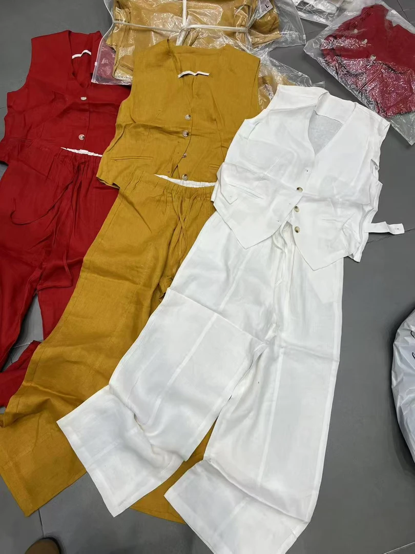 三个颜色亚麻套装