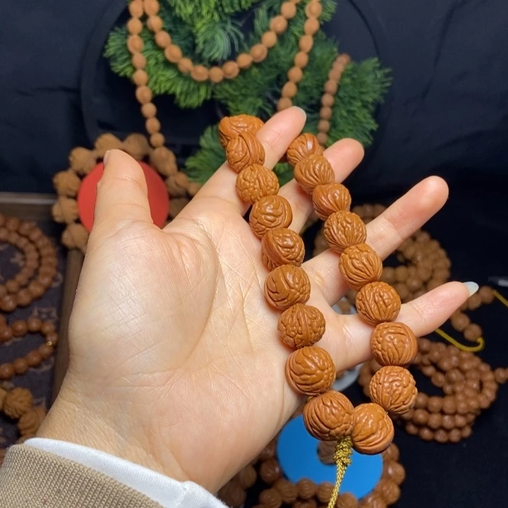 秦岭龙纹桃核手持