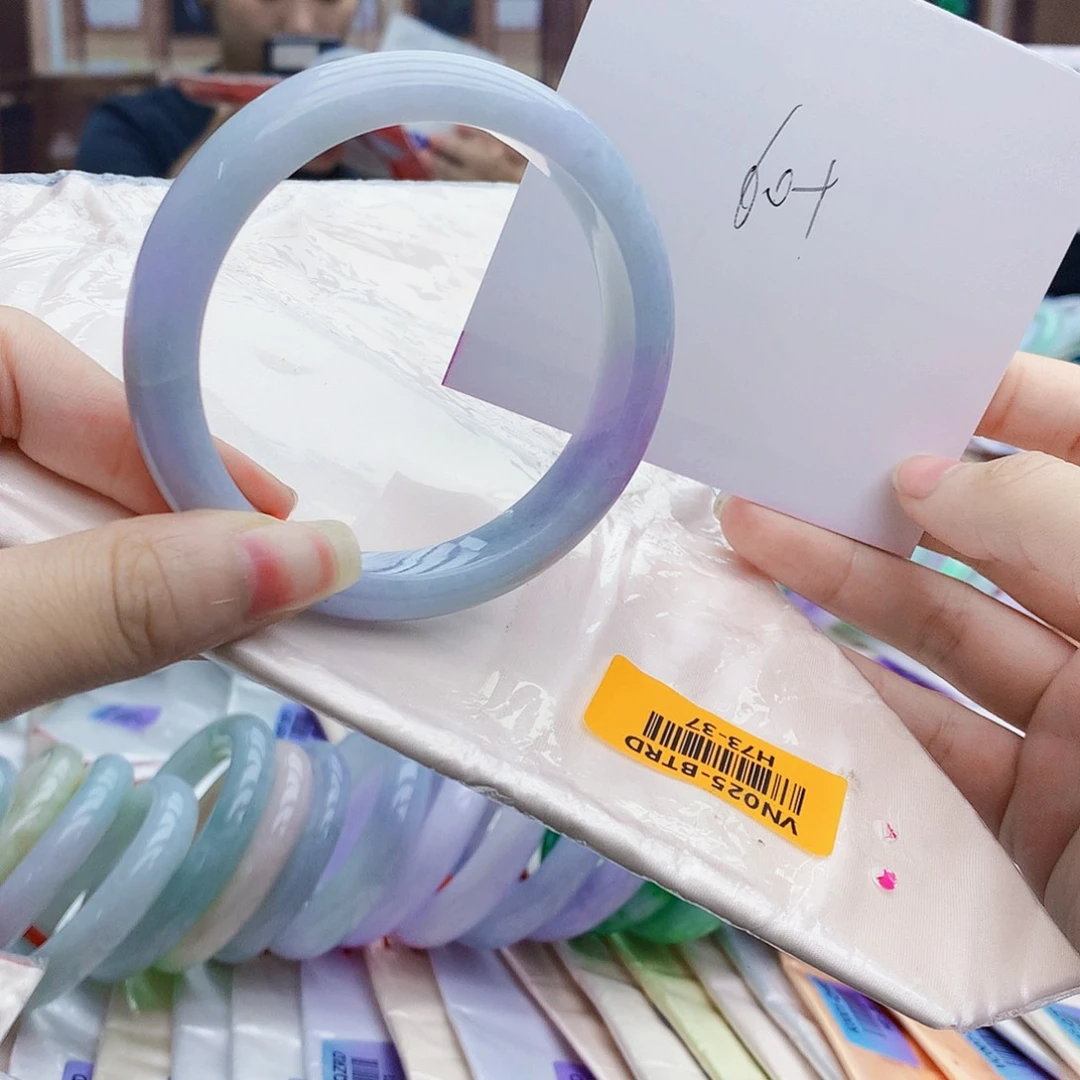 翡翠手镯未镶嵌The only way