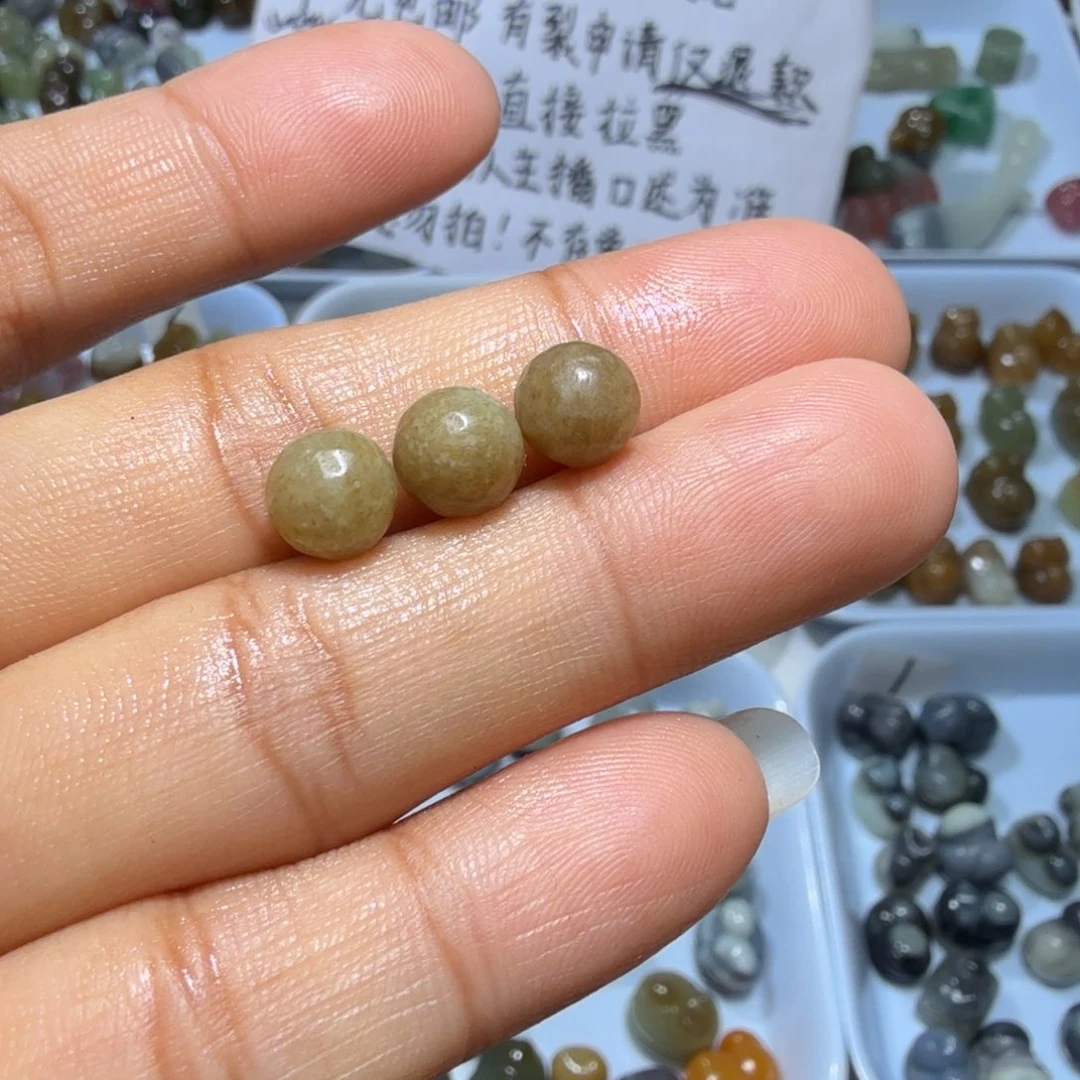 和田玉未镶嵌珠宝奇石卡八